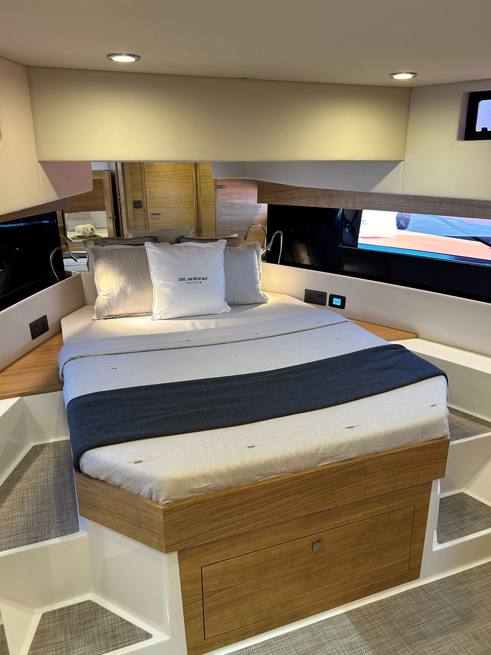 Bedroom, D42, De Antonio Yachts