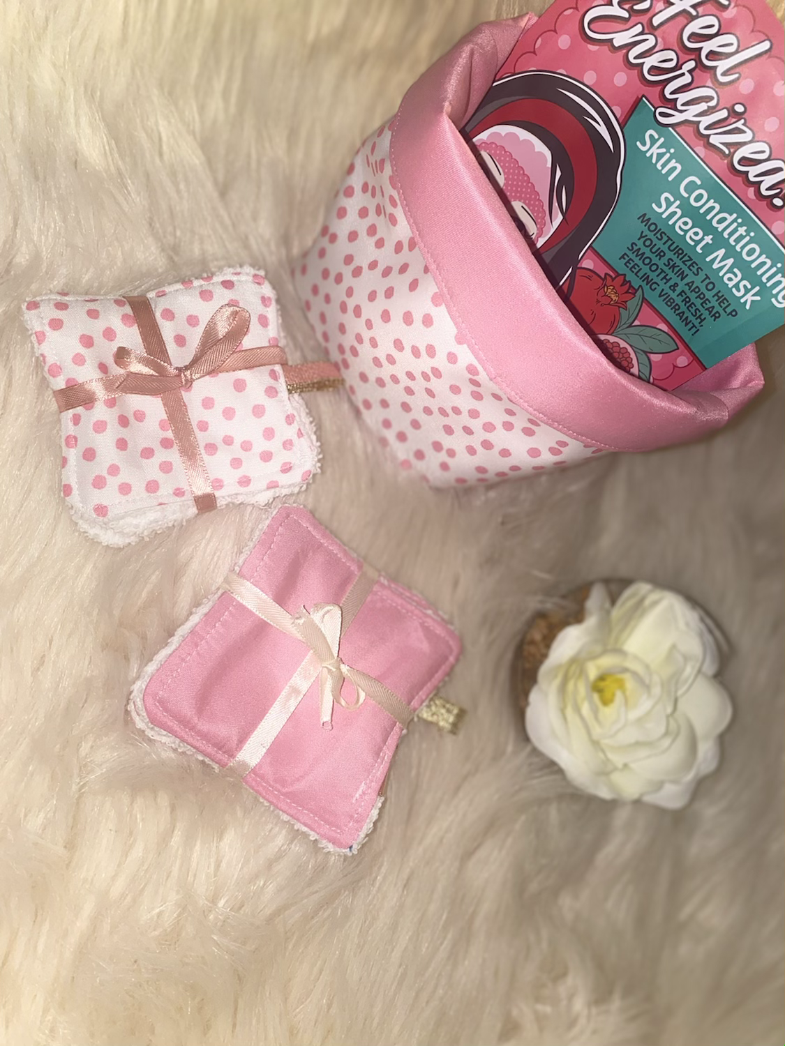 Panier et lingettes démaquillantes