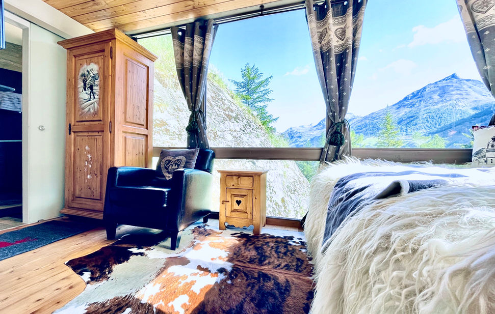 secondary bedroom with bathroom 