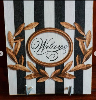 Portallaves de madera con decoupage