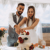 Photographe de mariage, Arques-la-Bataille Boulangerie Maison Courbe, couper le gâteau de mariage 
