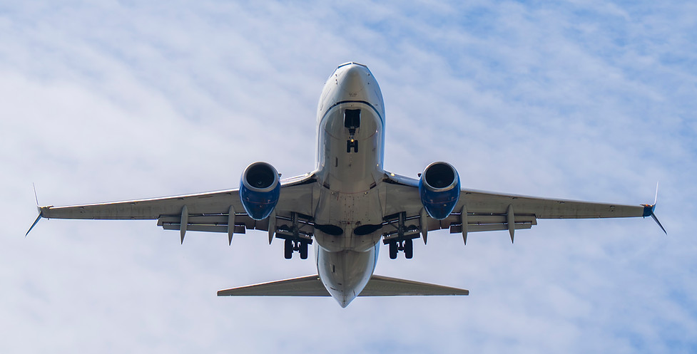 United 737 on short final to IAD.