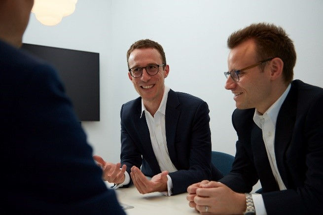 Raphael Kissling und Tobias Honold im Gespräch mit Fabian Meisser, DataVision AG Zürich