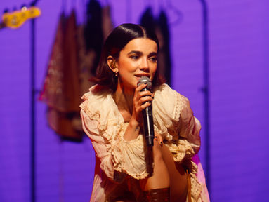 Manu Gavassi estreia turnê pelo Brasil com ingressos esgotados