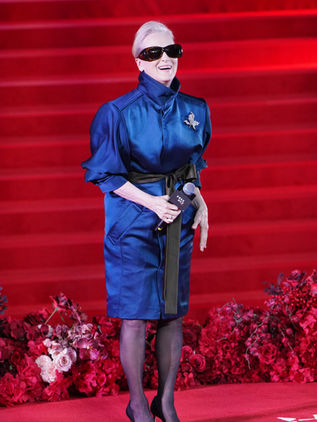 Meryl Streep leva Alexandre Birman ao tapete vermelho em Xangai