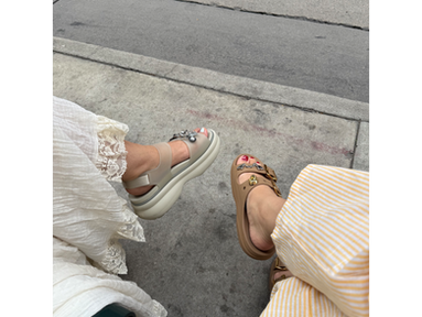 Crocs amplia linha de Sandals com novas cores do modelo Soho e lançamento da Saturday