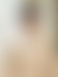 Após estreia em peça em São Paulo, Vittor Fernando escolhe look BOSS para prestigiar namorado na estreia de “Nobreza do Amor”