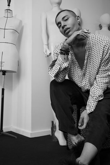 Olivier Rousteing, diretor criativo da Balmain, fotografa a campanha de outono 2023