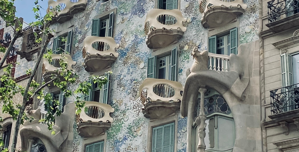Casa Batlló by Antoni Gaudí in Barcelona, Veronica Lind, Brilliant-Online
