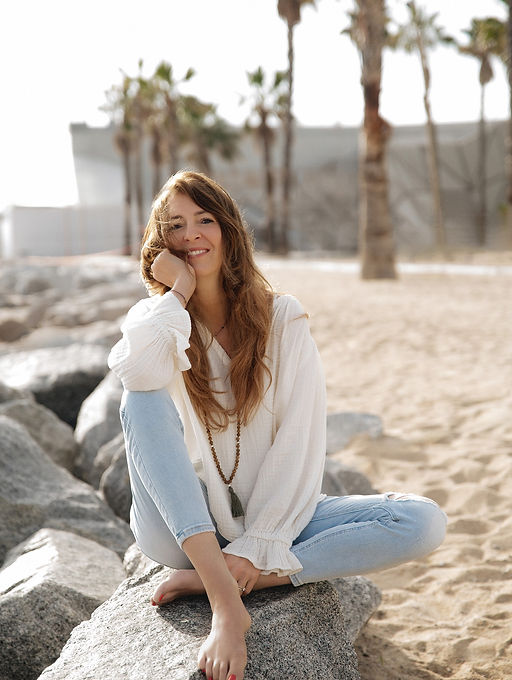 Michaela Tschudi portrait in the nature — holistic health coach