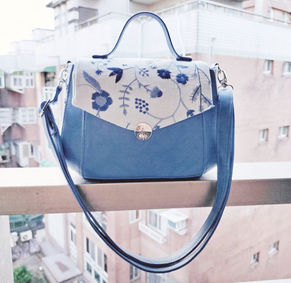 A "Roly-Poly" Handbag