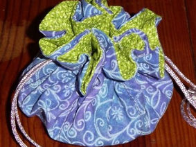 Drawstring Jewelry Bag with Inside Compartments – Free Sewing Tutorial