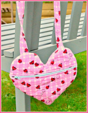 Easy Zippered Valentine Heart Purse – Free Sewing Pattern + DIY