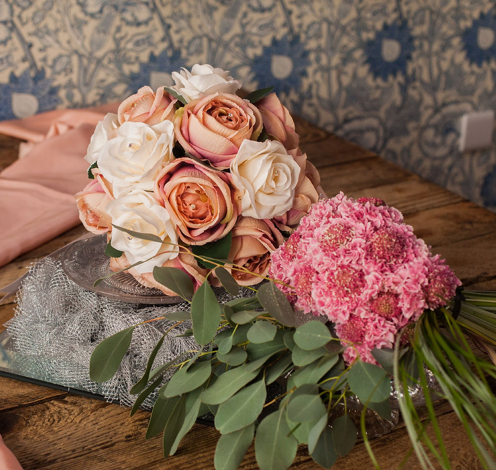 Fresh Flower Bouquet / Scabiosa combined with Eucalyptus and Beargrass