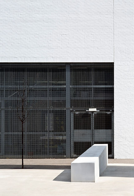 orsogril concrete esw edinburgh sculpture workshop bench screen metal grille brick white terrace tree