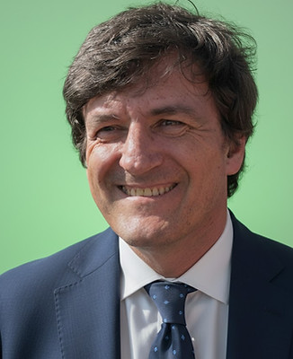 Oli photo for website.jpg