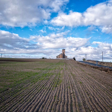 En Vega de Santa María en la provincia de Ávila (España) destaca la iglesia parroquial de Nuestra Señora de la Asunción de estilo mudéjar. Photoperiplo que nos encanta viajar para fotografiar estuvo por allí.