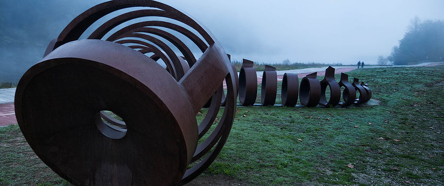 Monumento a la lamprea a orillas del río Miño en Salvaterra (Pontevedra) Galicia. Imágenes de Photoperiplo.