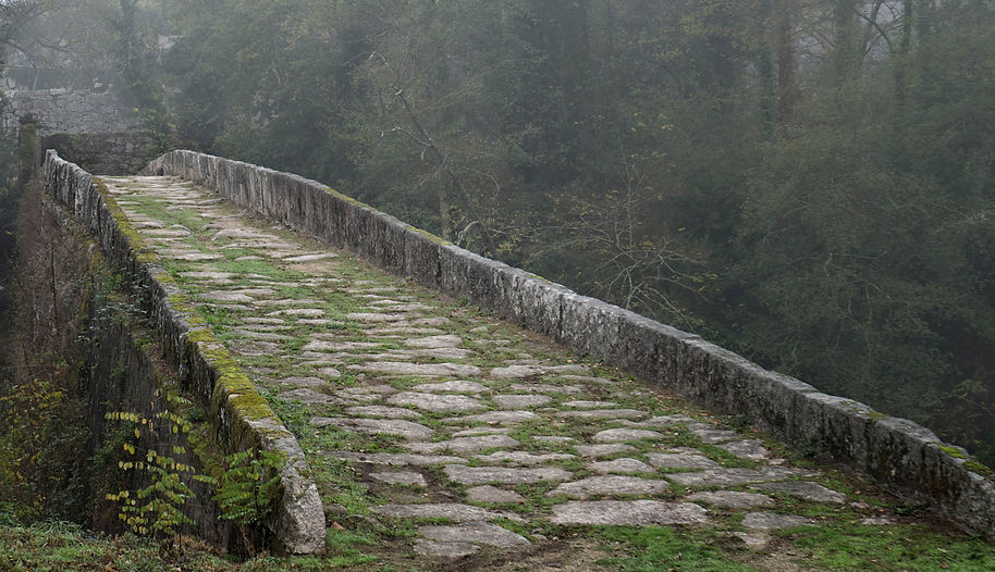 Puente de Fillaboa sobre el río Tea poco antes de su desembocadura en el Miño cerca de Salvaterra de Miño (Pontevedra) Galicia. Fotografiado por Photoperiplo.