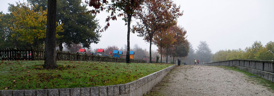 En el Parque de A Canuda en Salvaterra de Miño (Pontevedra) Galicia encontrarás todo lo que puedas imaginar: parque infantil, parque biosaludable, lago y barcas, auditorio, mesas, jardín botánico, orquideario. piscina, pistas deportivas... no hay excusa para no perder el tiempo allí, fotografiando incluso, eso hizo Photoperiplo, nos acompañas?
