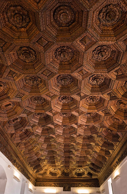 Imponente artesonado el del refectorio del Monasterio de Uclés (Cuenca) hecho con pino melis. Photoperiplo estuvo allí fotografiándolo ...