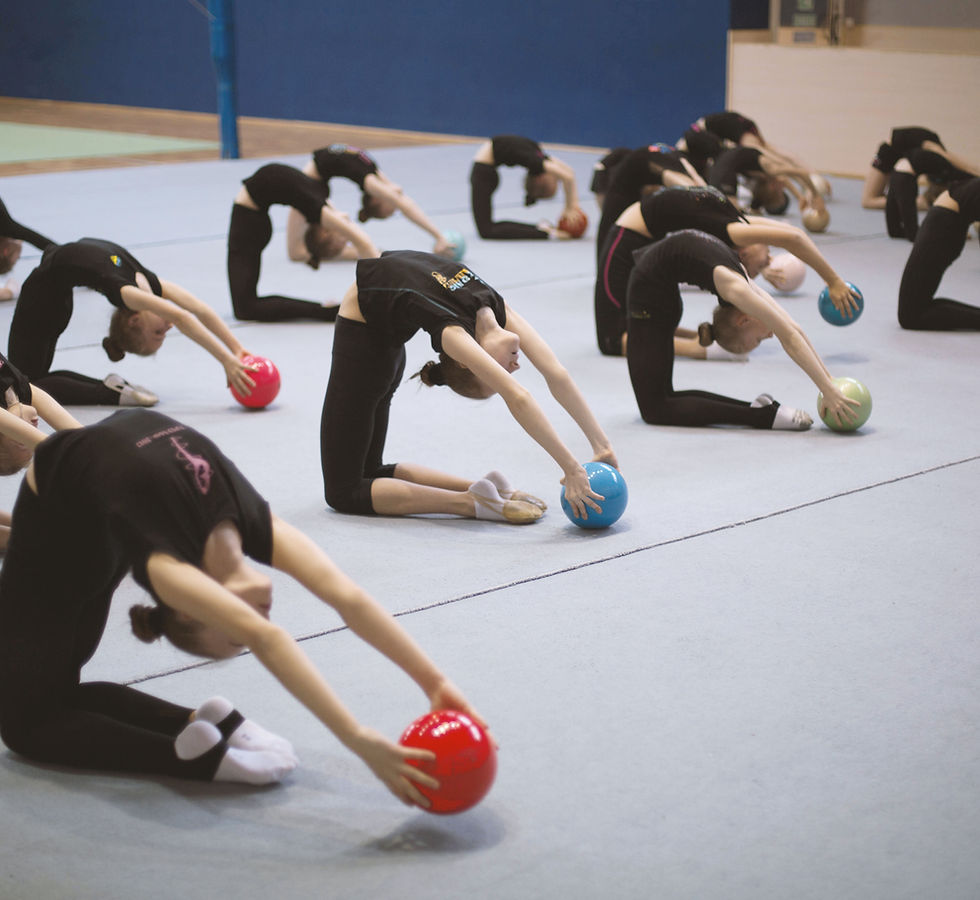 Gymnastinnen mit Kugeln