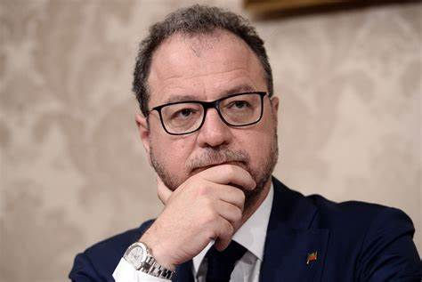 SprayNews.it a Giorgio Mulè giornalista, deputato di Forza Italia e sottosegretario alla Difesa