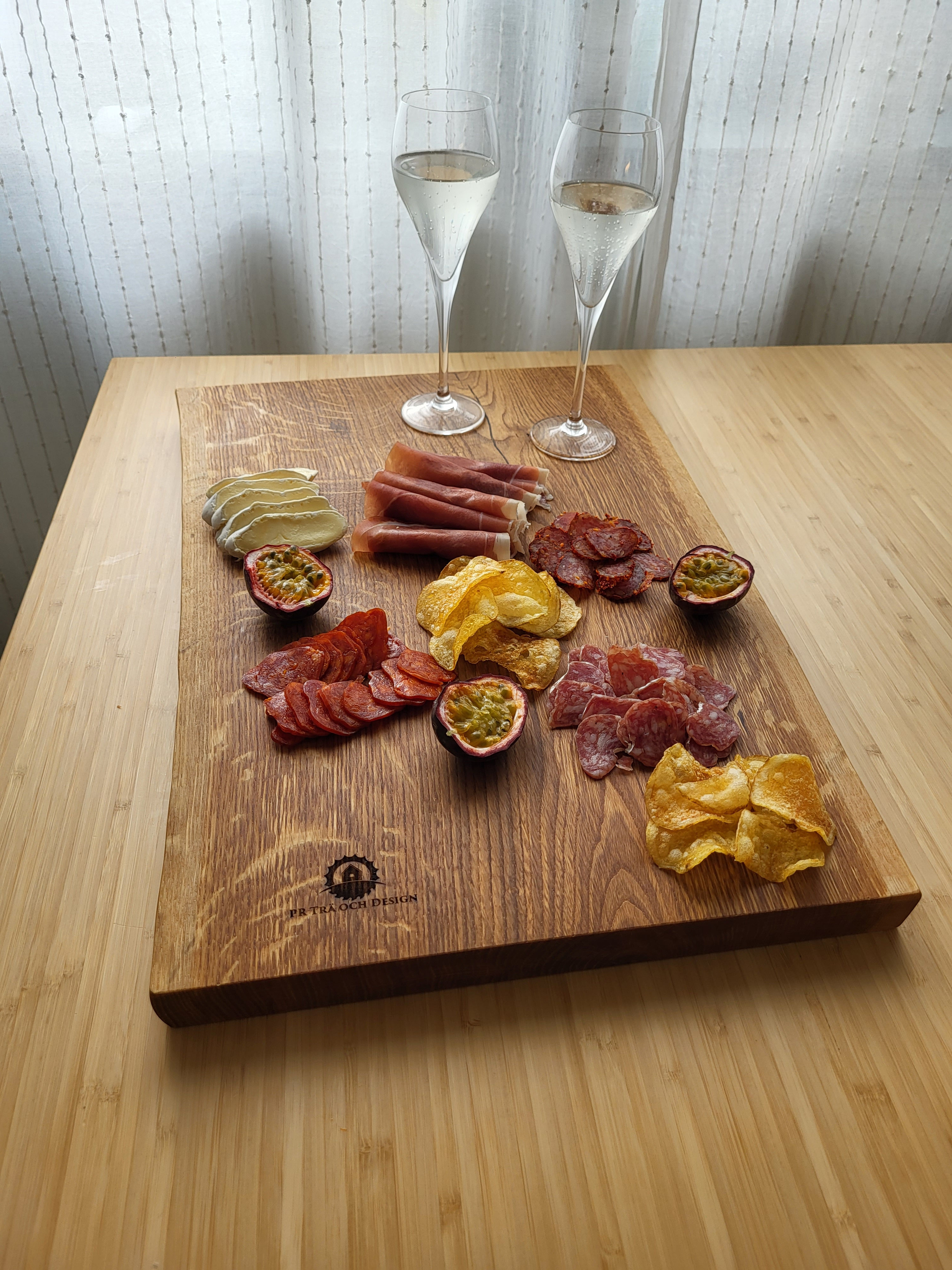 Tappas eller scharkbricka.