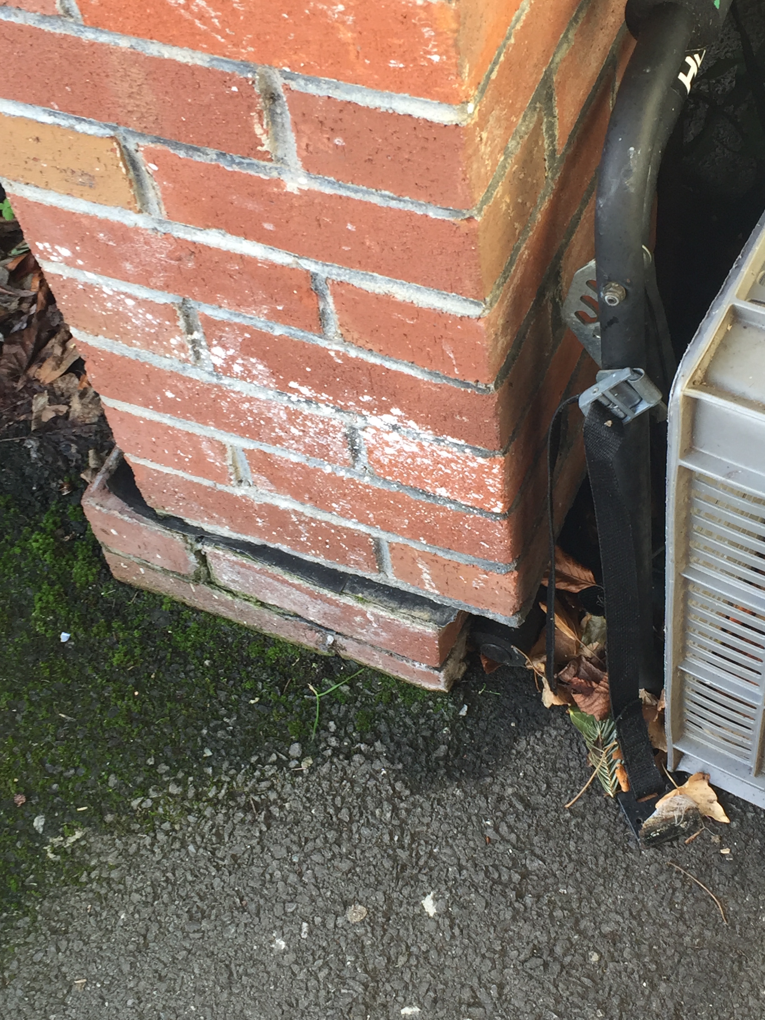 Property Repair Guys 365 damaged pillar prior to works