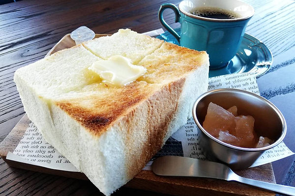 厚焼きトーストとリンゴジャム.jpg
