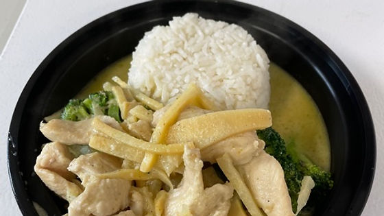 ★ L/ Green curry chicken served with Rice