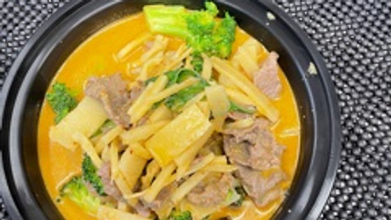 RED CURRY WITH BEEF