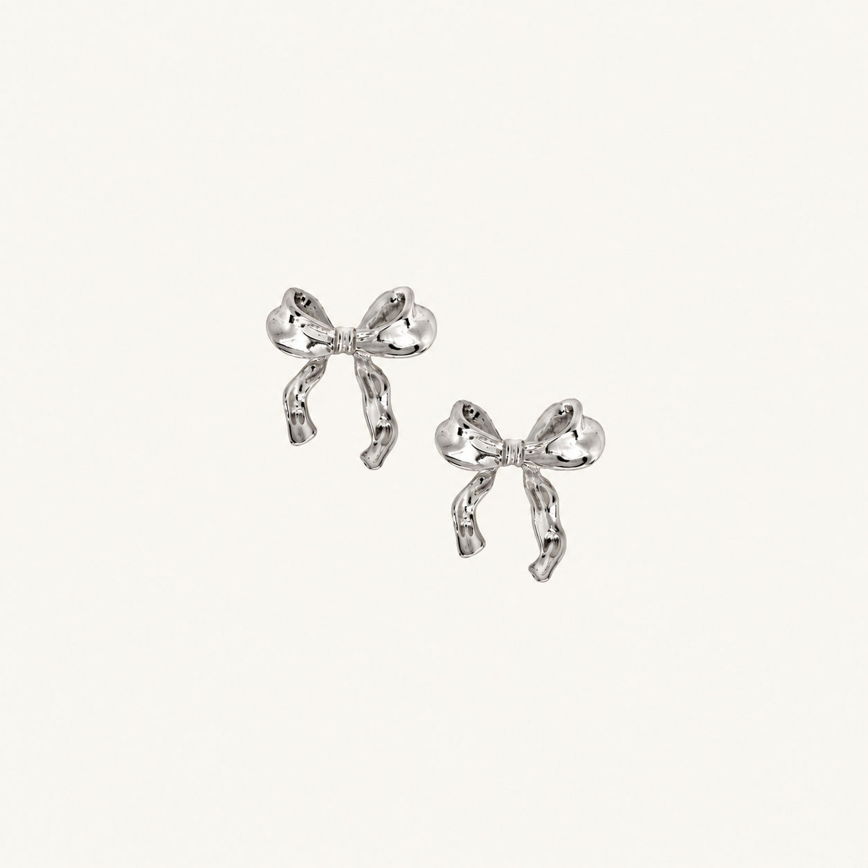 Bow oorbellen (zilver)