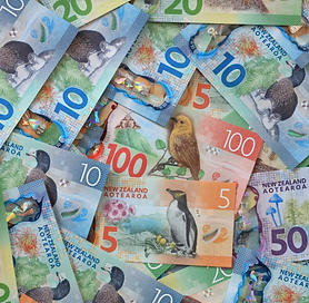 New Zealand banknotes for collectors including modern currency notes.