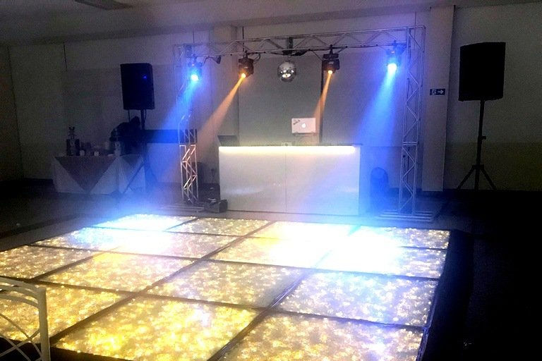 Estrutura com DJ, Som, Luz e pista de Dança