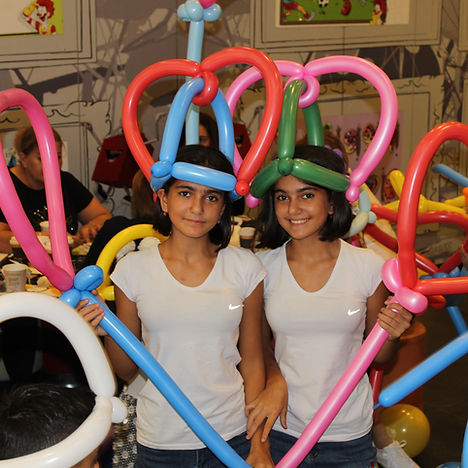 BALLOON TWISTING.JPG