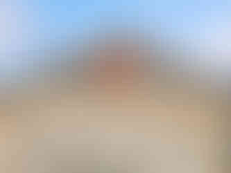 Lichtreklame in Form eines flammenden Herzes auf dem Dach des Stadttheaters in Freiburg _ Werbetechnik Freiburg