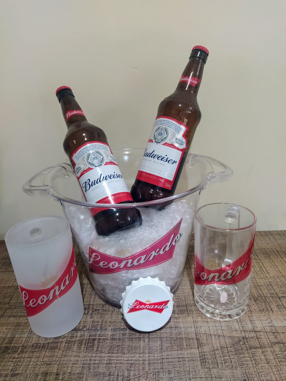 Baldes para gelo personalizados, canecas em vidro personalizadas, taças em vidro personalizadas, caneca gel, abridor de garrafas personalizado dentro outros produtos.