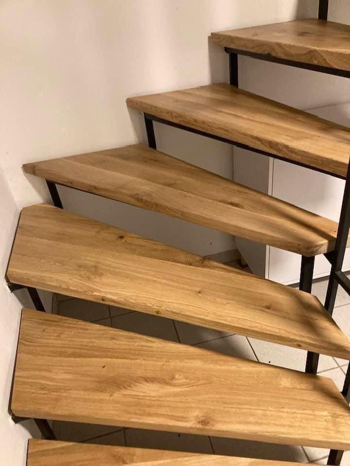 Thumbnail: Oiled oak stair tread, 100% customizable, natural edge