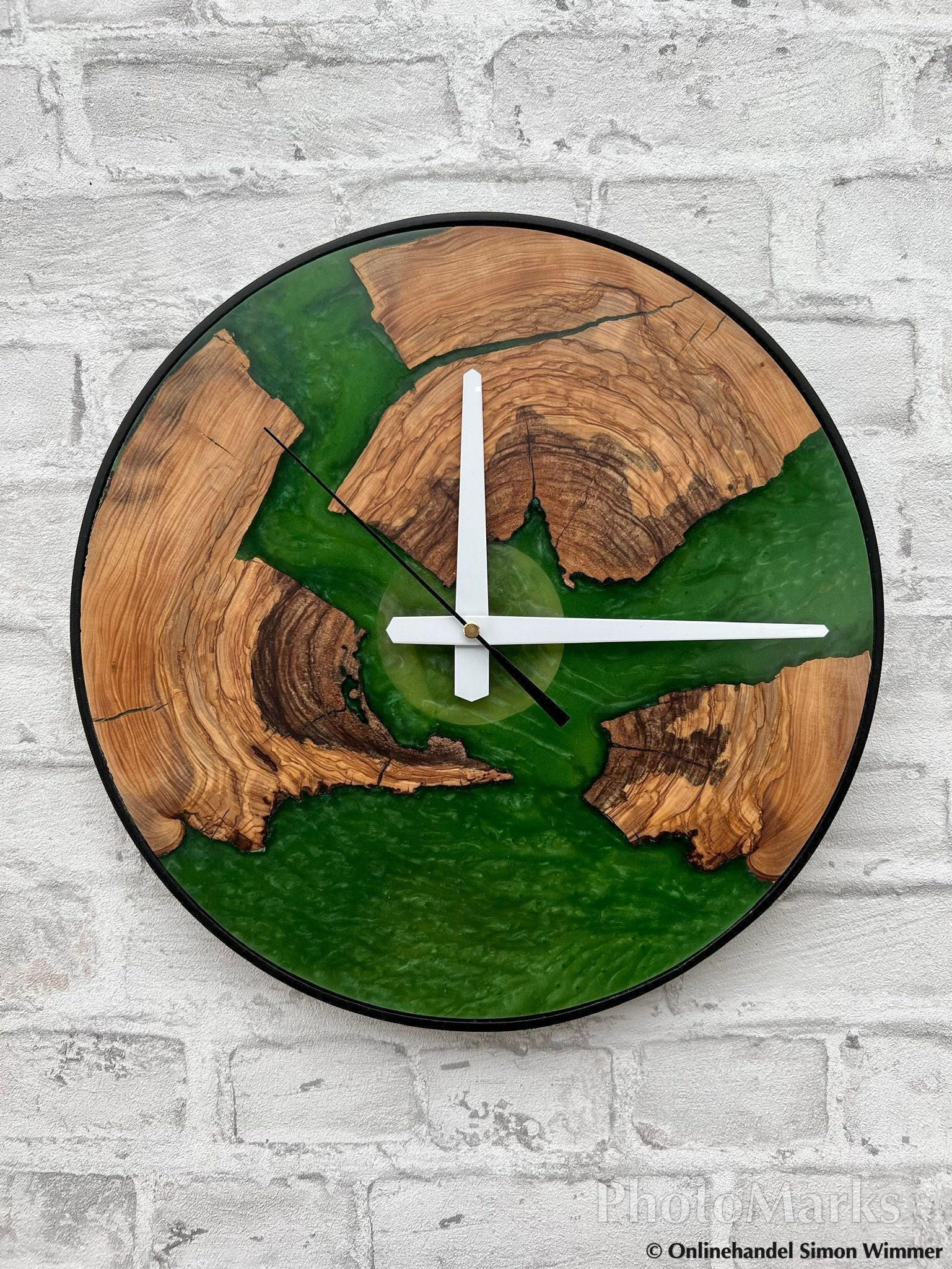 Silent Nature-Inspired Epoxy Resin & Wood Wall Clock