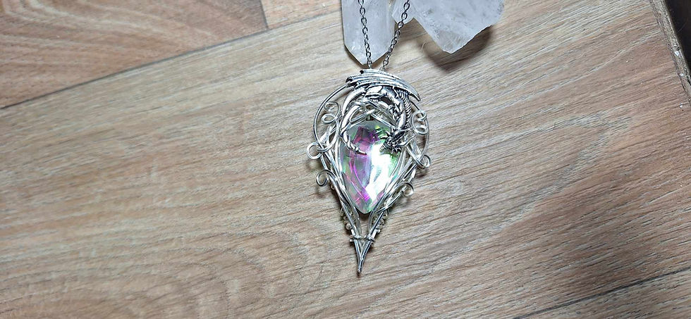 Miniature : MARILIEL- Quartz Angel Aura Multifacetté, Fil Plaqué Argent 925, Dragon Argent