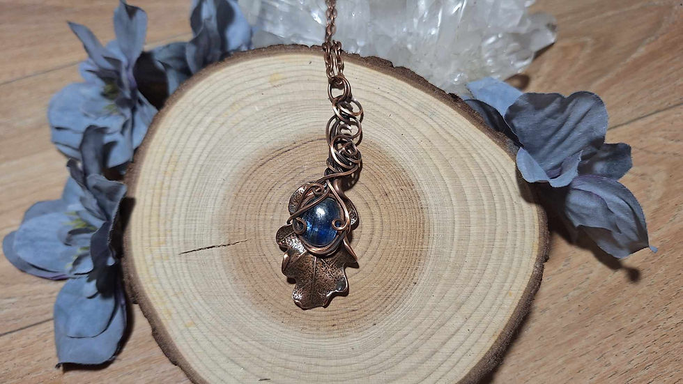 Miniature : ISTAMORNIEL - Kyanite Bleue Naturelle, Fil et Feuille en Cuivre Patiné