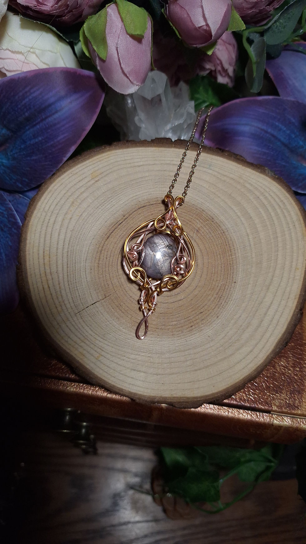 Miniature : MELRËL - Rubis étoilé Naturel, Fil Plaqué Or Antique et Or Rose