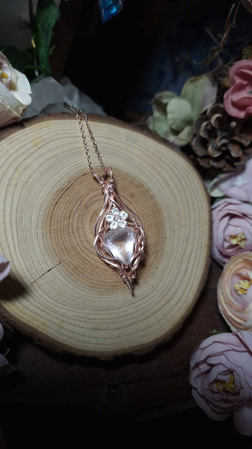 Miniature : INSIL'MELMË - Quartz Rose Multifacetté AAAA++ Naturel, Fil plaqué Or Rose