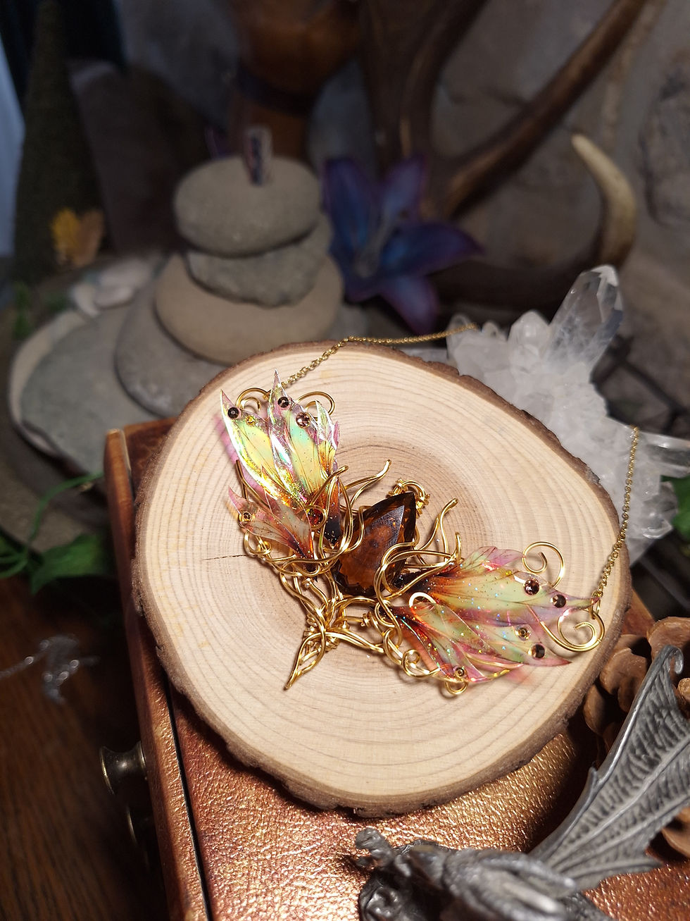 Miniature : WEN'NARËO- Quartz Bière AAAA++ Multifacetté, Fil Plq Or, Ailes de Faerie