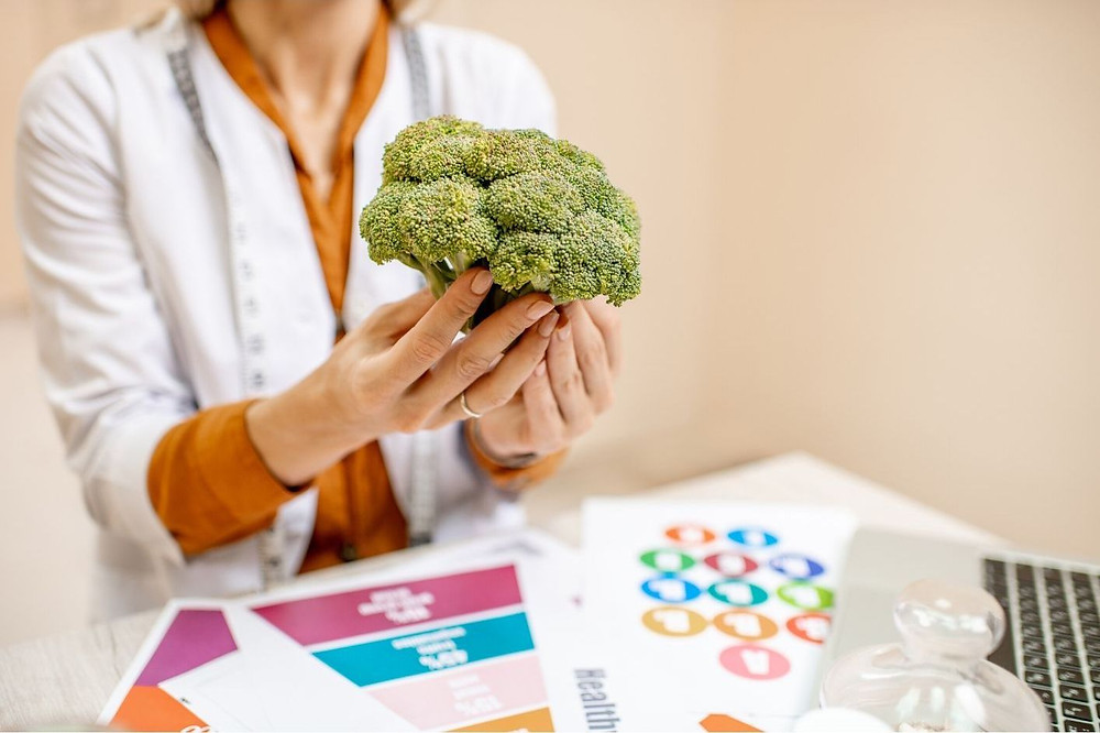 Health professional providing nutrition advice