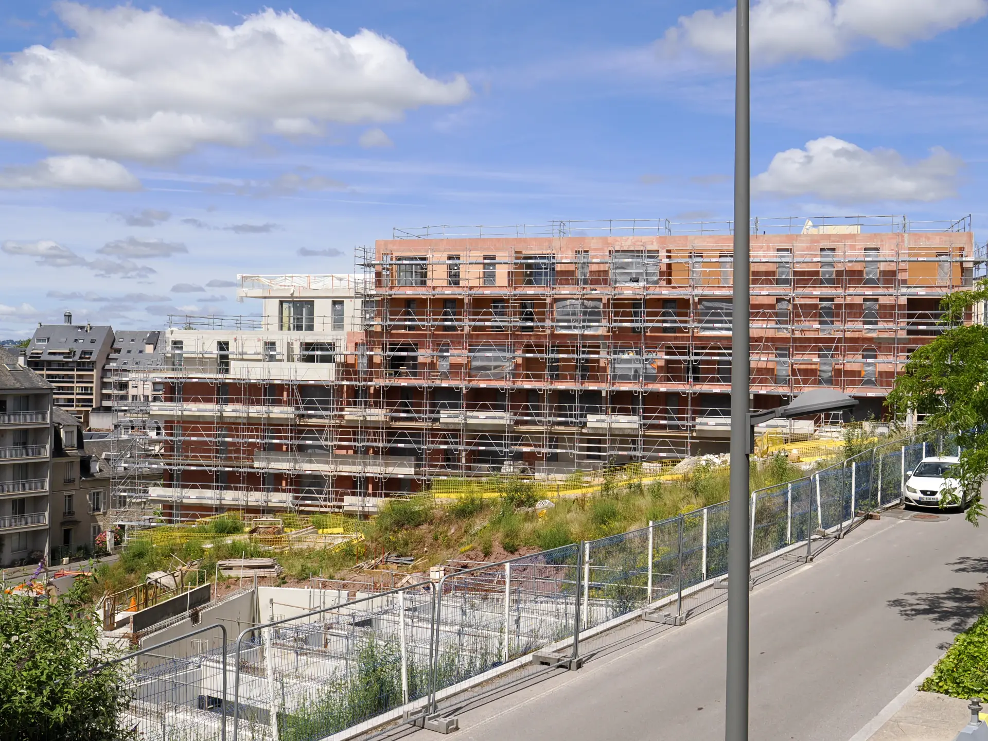 Échafaudage VIPER mis en place pour des travaux de façade.