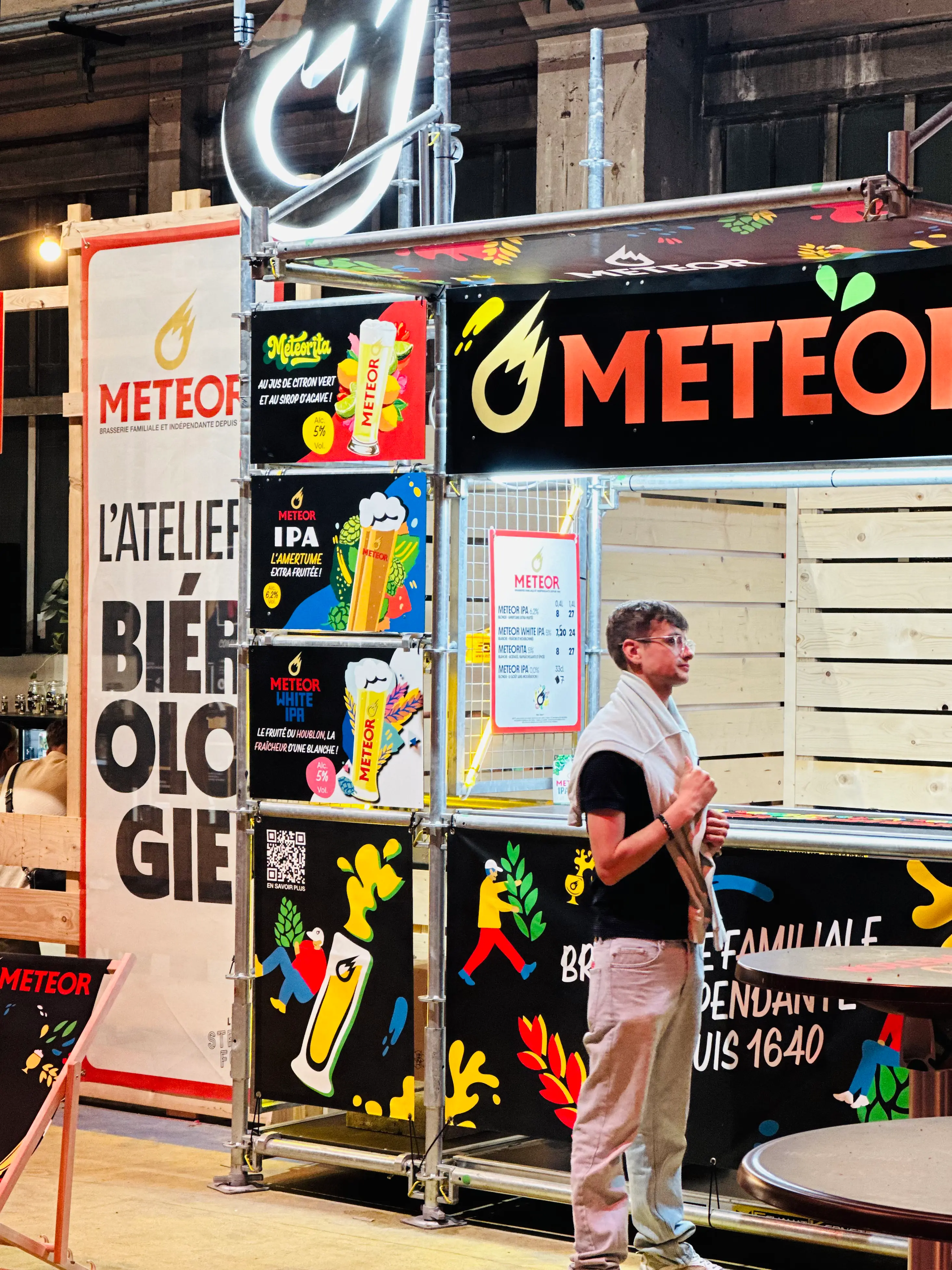 Stand du Lyon Street Food Festival réalisé à partir d'échfaudages fixes COBRA fournis par MINET Location