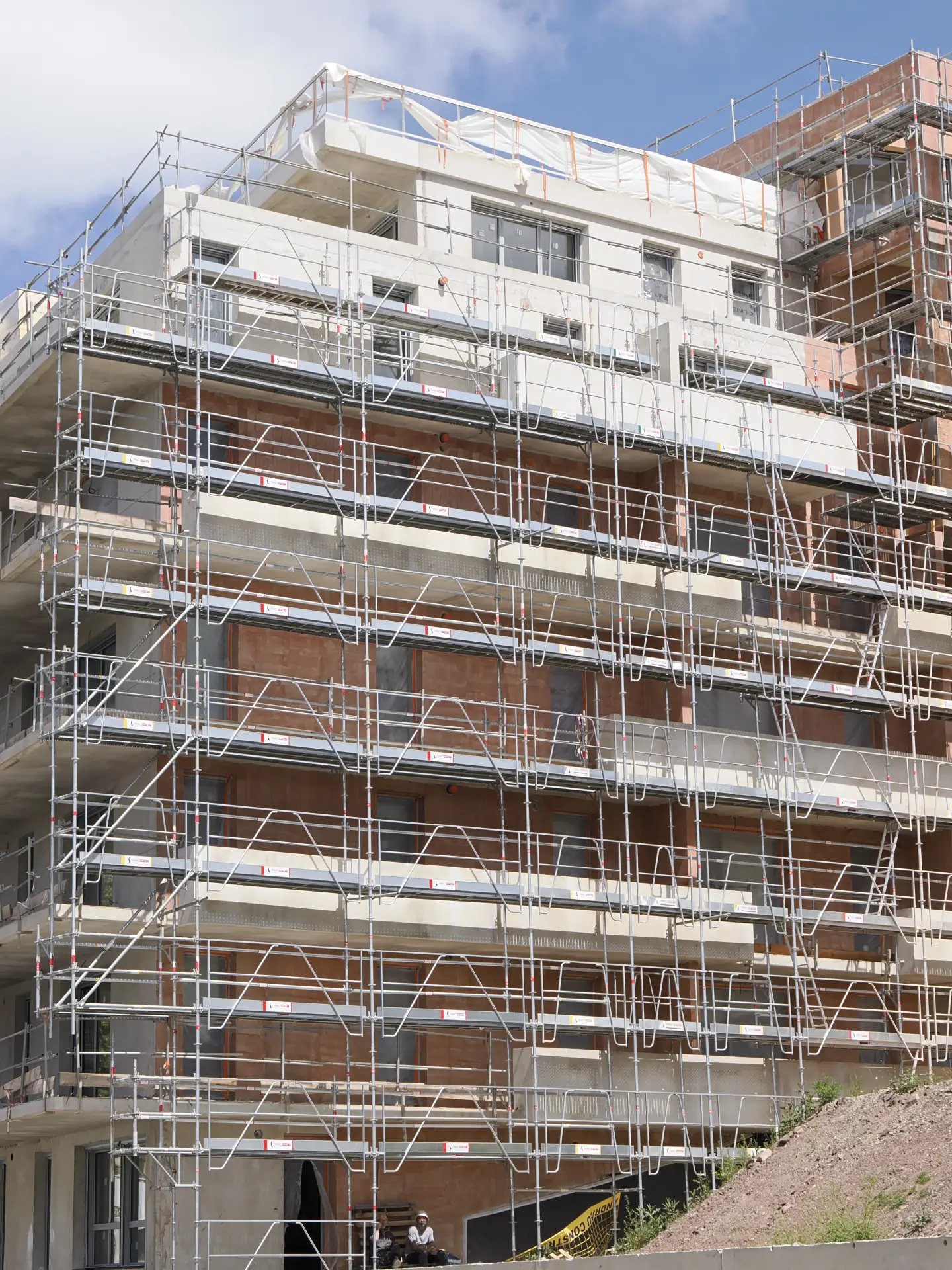 Échafaudage certifié NF VIPER utilisé pour des travaux en hauteur