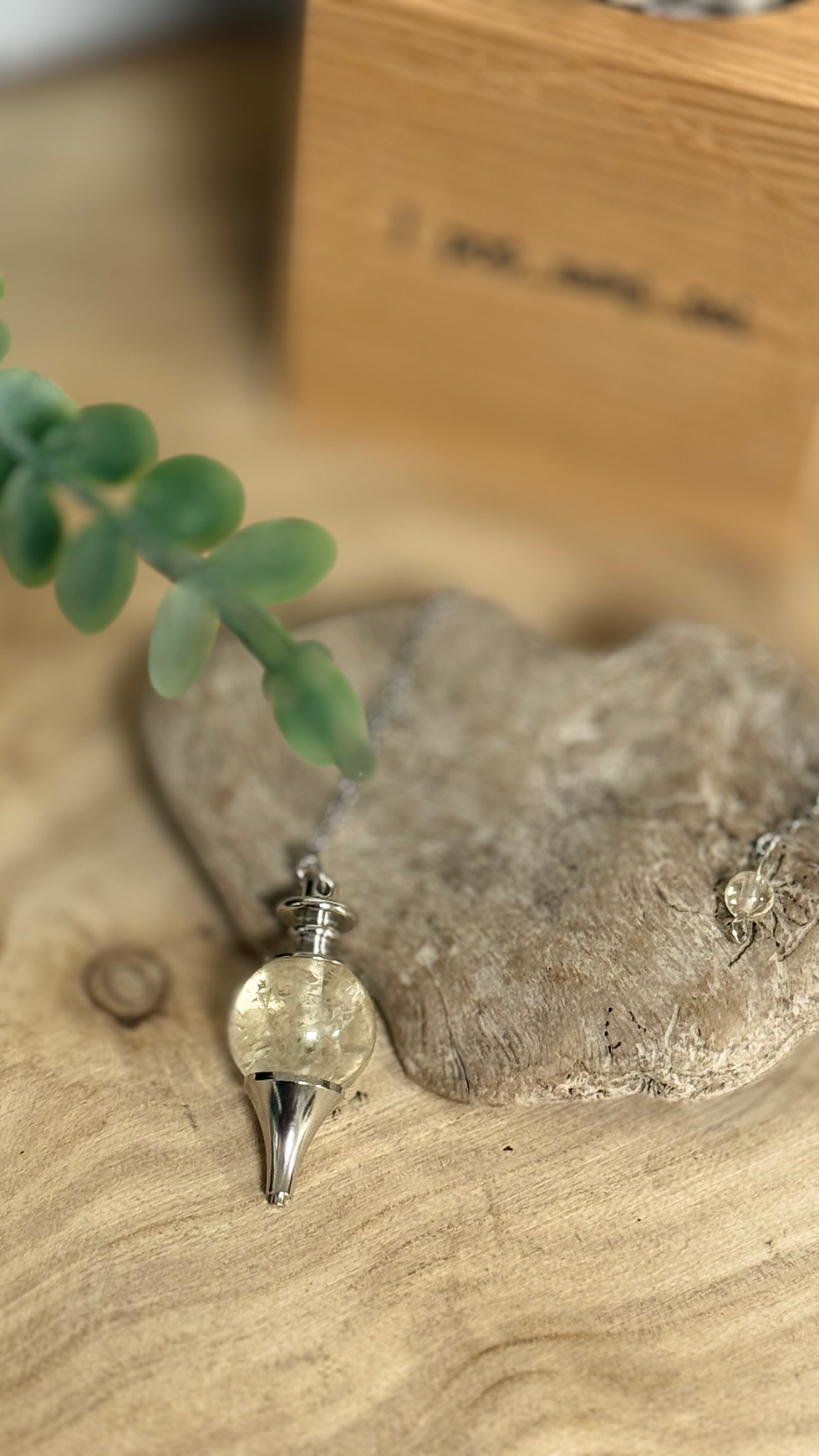 Miniature : Pendule sphère en cristal de roche 